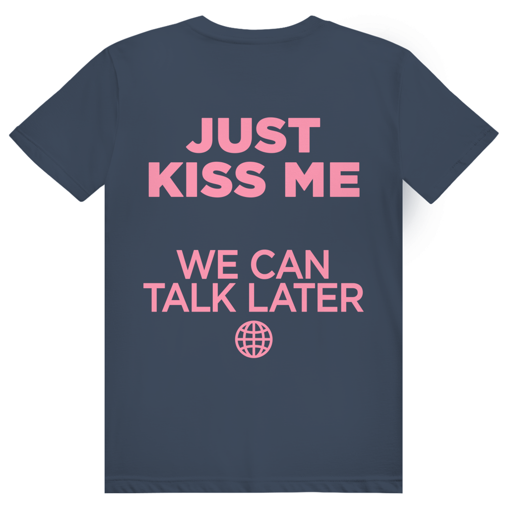 Just Kiss Me. We Can Talk Later - Love Statement - Premium Bio Unisex (Rückendruck) T-Shirt