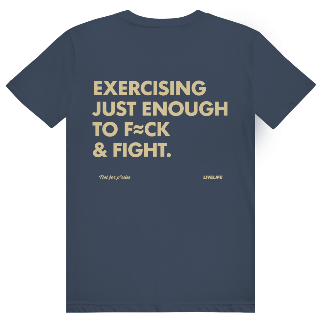 Exercising Just Enough - Freches Gym Statement - Premium Bio Unisex (Rückendruck) T-Shirt