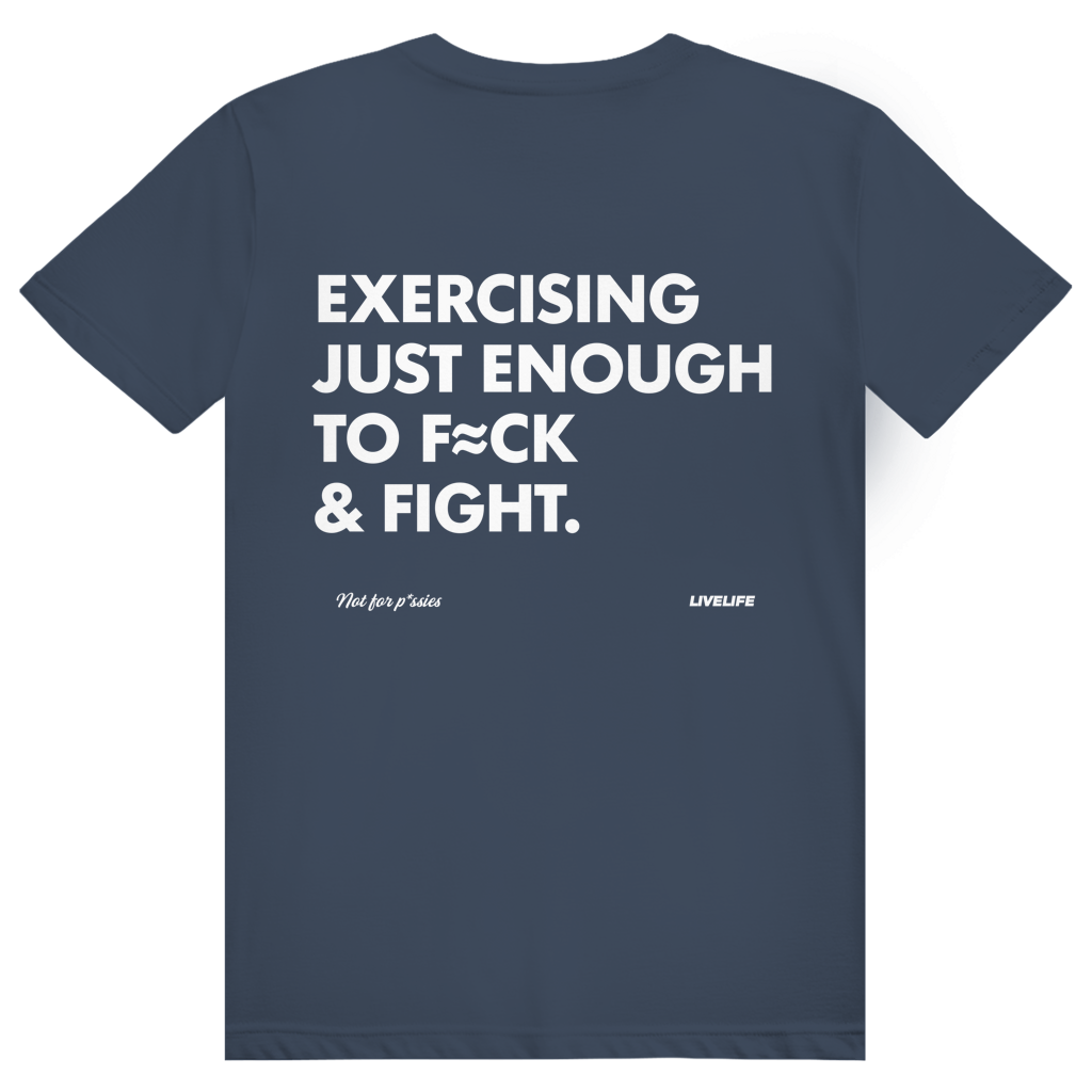 Exercising Just Enough - Freches Gym Statement - Premium Bio Unisex (Rückendruck) T-Shirt