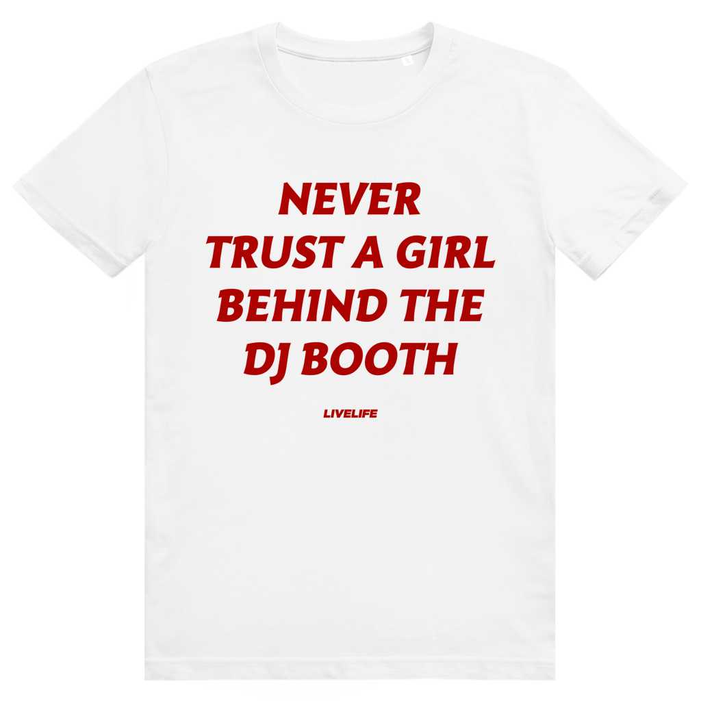 Never Trust A Girl Behind The DJ - Lustiges DJ Festival Statement - Premium Bio Unisex T-Shirt