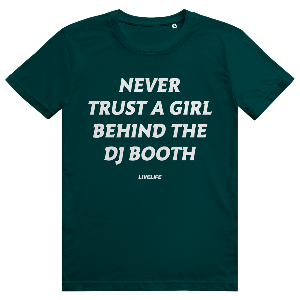 Never Trust A Girl Behind The DJ - Lustiges DJ Festival Statement - Premium Bio Unisex T-Shirt