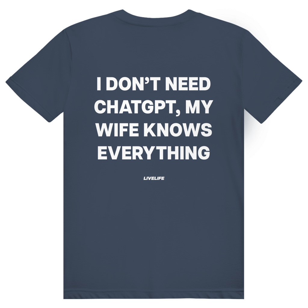 I Don't Need ChatGPT My Wife Knows Everything - Lustiges KI Statement - Premium Bio Unisex (Rückendruck) T-Shirt